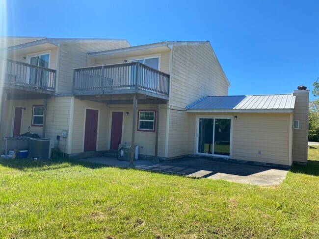 Building Photo - 256 N Berthe Ave