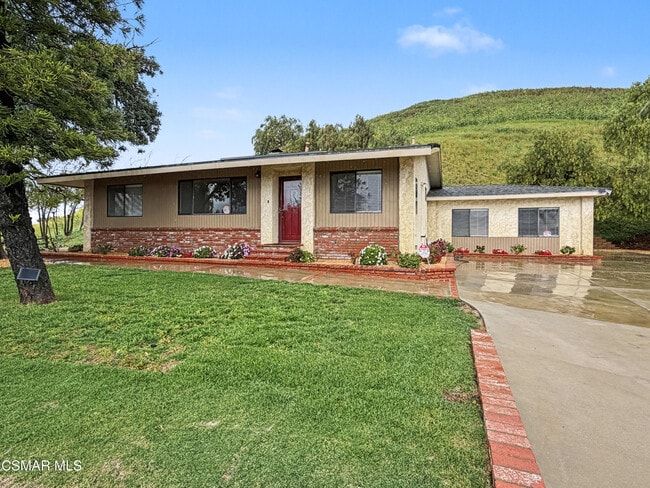 Building Photo - 2485 E Hillcrest Dr