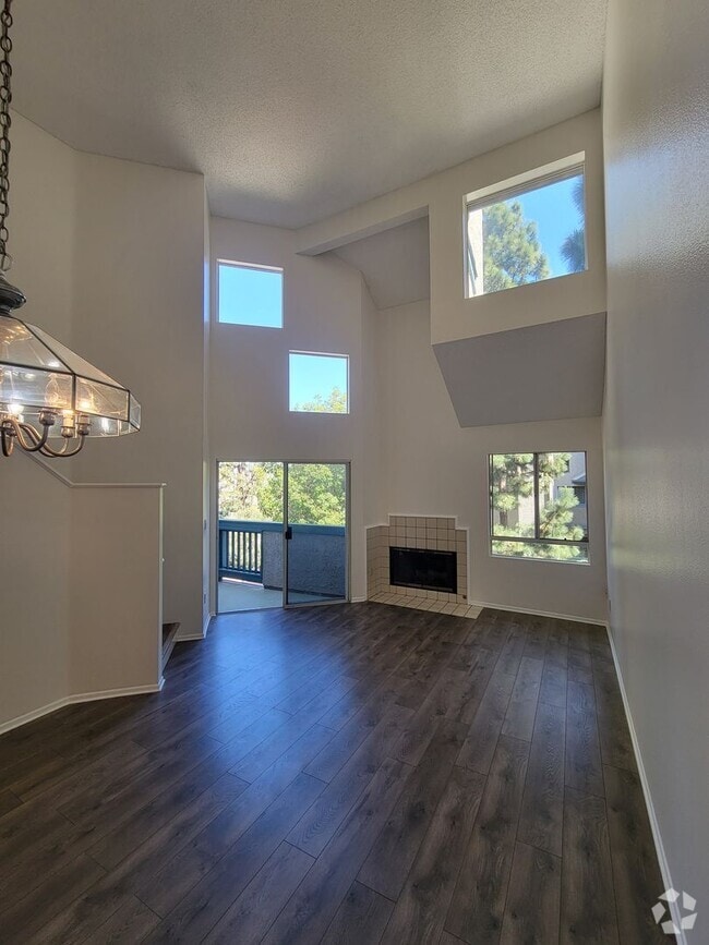 Building Photo - Top Floor Penthouse Loft Condo | Fireplace...