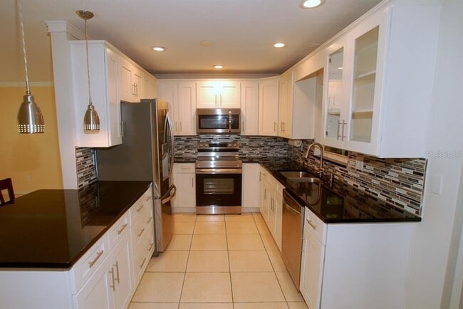 Building Photo - 468 Limewood Ave