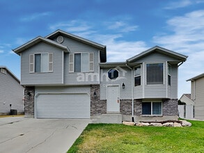 Building Photo - 923 Canfield Dr