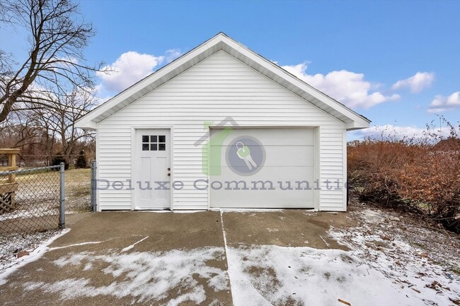 Building Photo - Completely Remodeled 2 Bed- Available Now!!