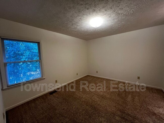 Building Photo - 1012 Ancestry Dr