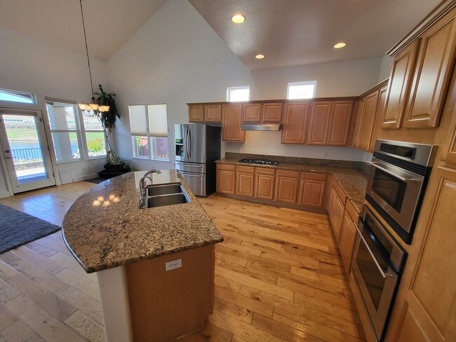 Building Photo - 3300 Dog Leg Dr