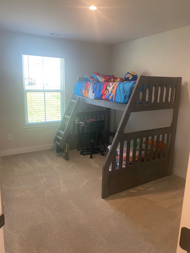 Second bedroom - 211 Pryor Dr