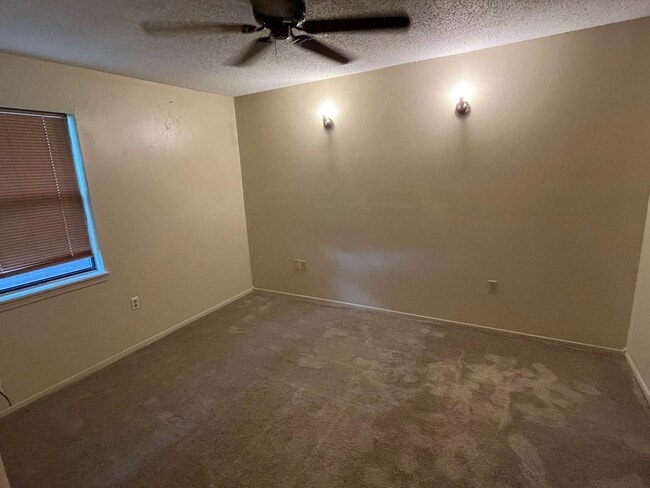 Building Photo - 1507 University Dr