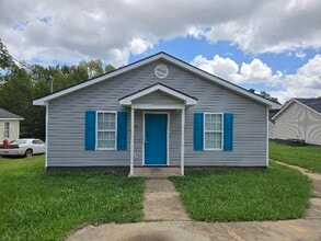 Building Photo - 402 N 12th St