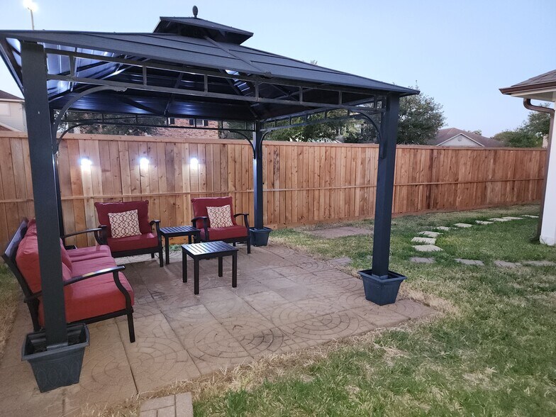 Back Yard Covered Patio - 4710 Montclair Hill Ln