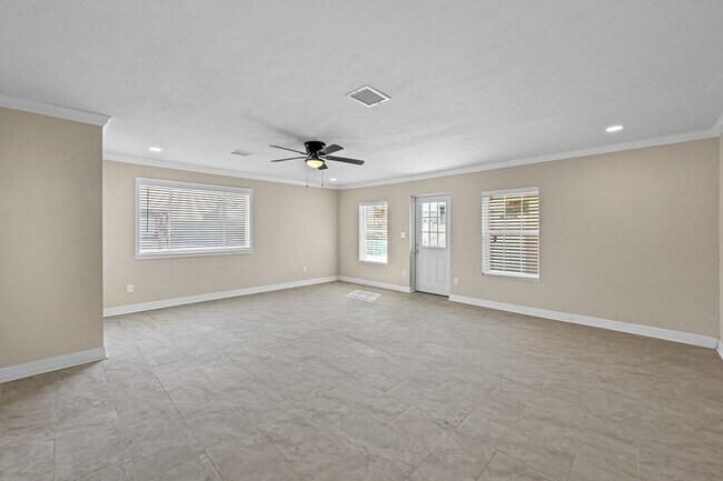 Building Photo - 3722 Rest Home Rd