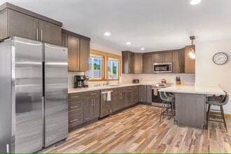 Building Photo - Adorable remodel in the heart of South Cle...