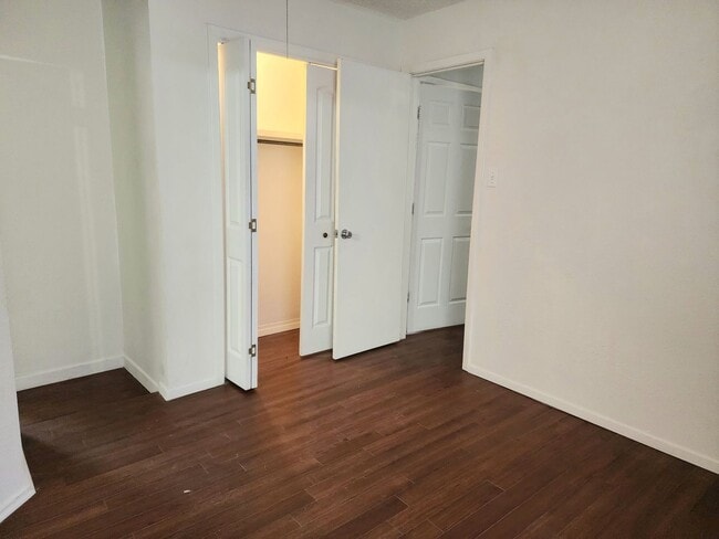 Building Photo - 504 S Avenue B