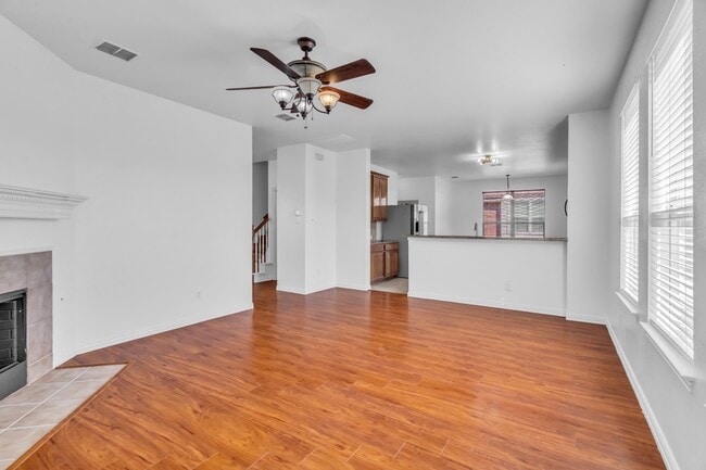 Building Photo - 513 Renee Dr