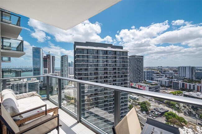 Building Photo - 501 NE 31st St