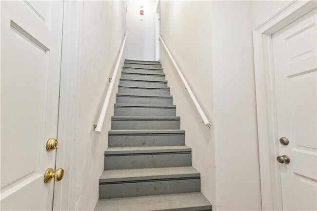 Building Photo - 418-418 Admiral St