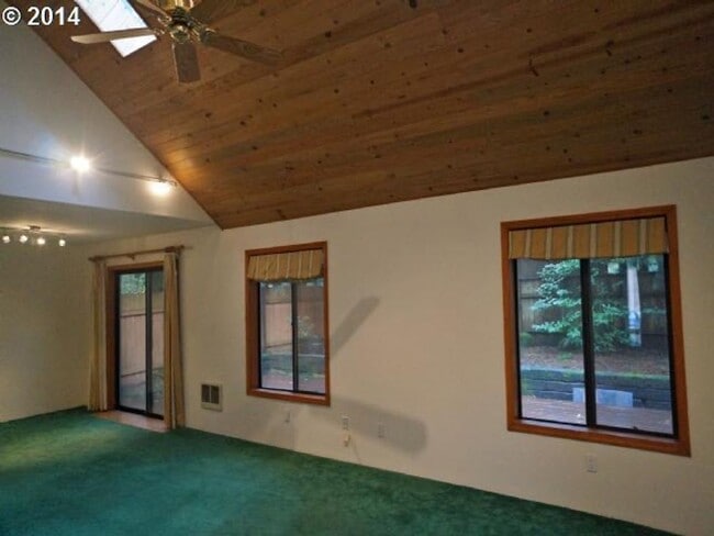 Building Photo - PV01