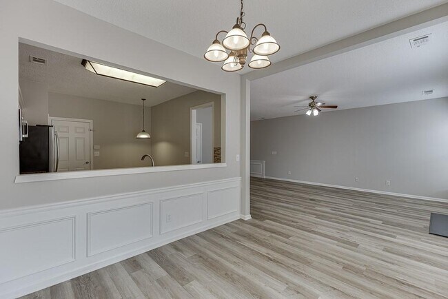 Building Photo - 2421 Elkhorn Ter