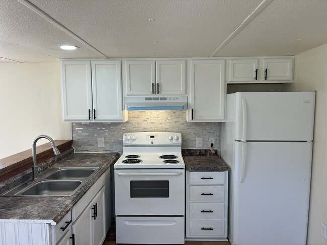 Building Photo - LMP-3