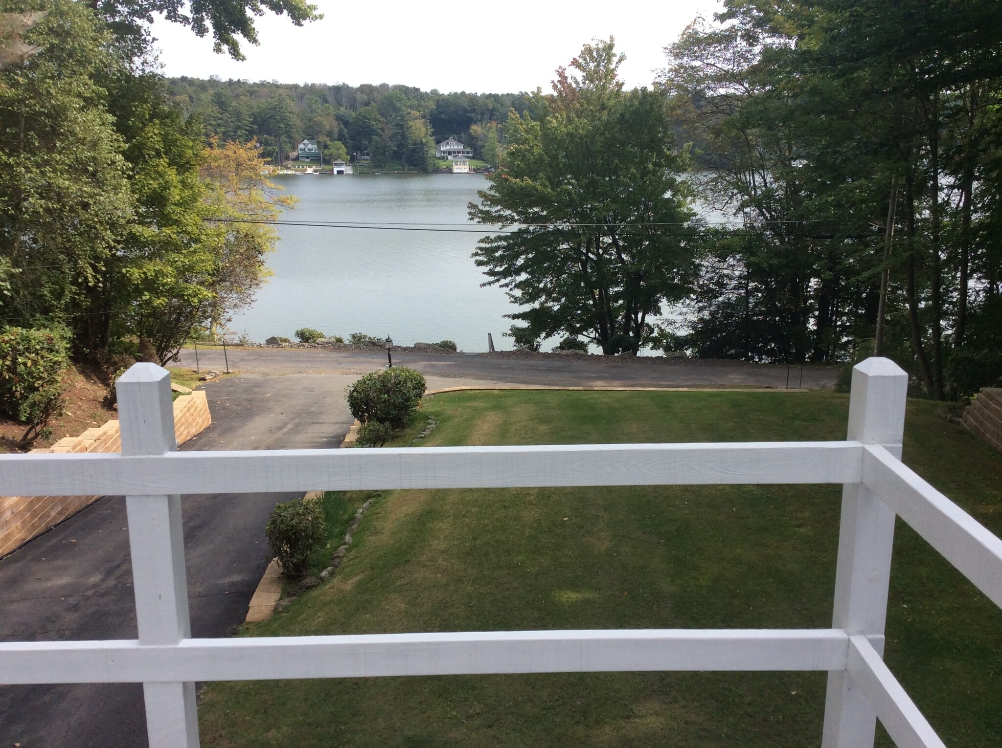 Building Photo - 126 W Shore Dr