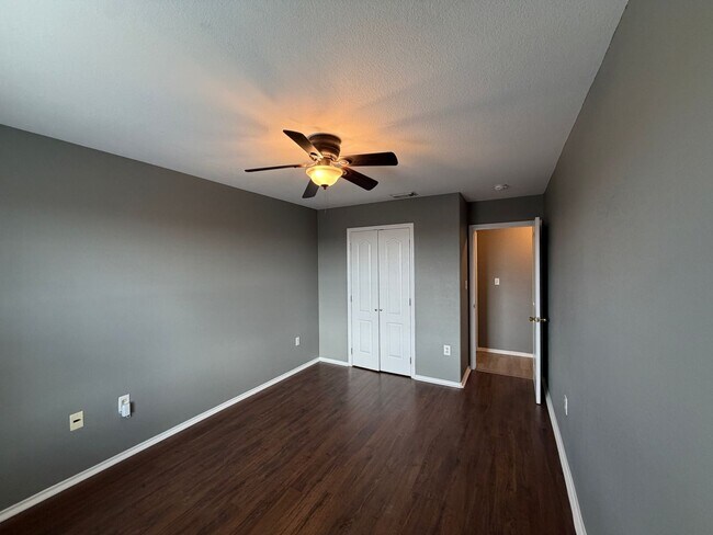 Building Photo - TWO STORY 5 BEDROOM 3 BATH HOUSE WITH SPA