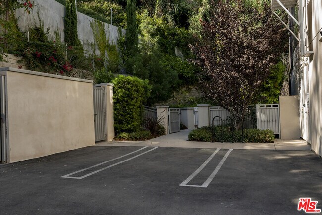 Building Photo - 2111 N Cahuenga Blvd