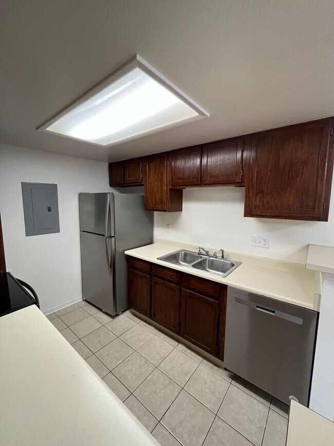 Building Photo - 3 Bed 2 Bath Updated Unit in Robinwood