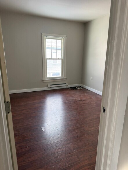 Building Photo - 37 Holland Pl