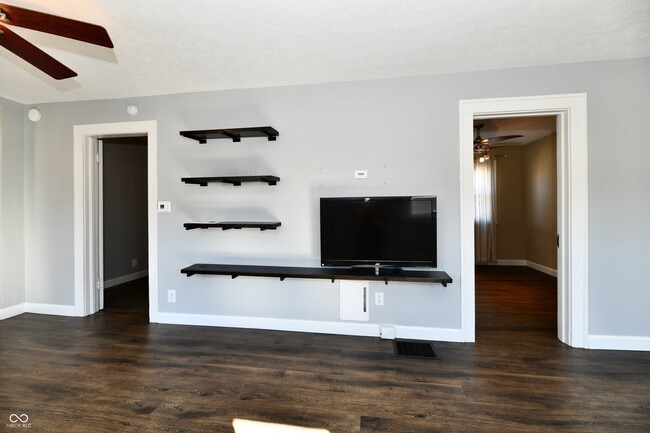 Building Photo - 6186 Evanston Ave