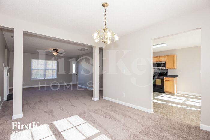 Building Photo - 634 Longacre Dr