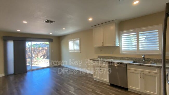 Building Photo - 1550 Griffith Pl