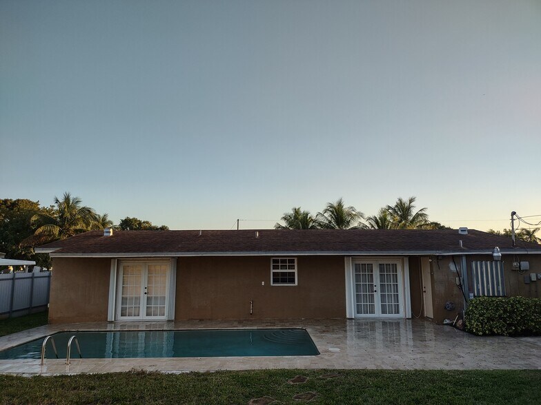 Building Photo - 1241 NW 174th St