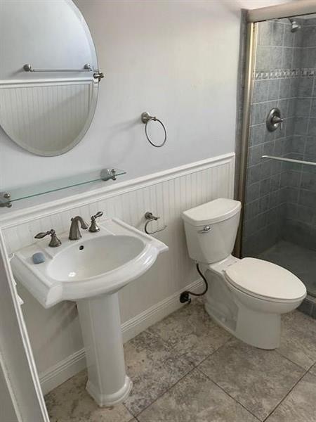 Building Photo - 355 Sunshine Dr