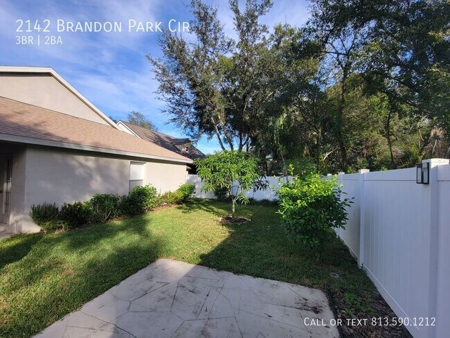 Building Photo - 2142 Brandon Park Cir