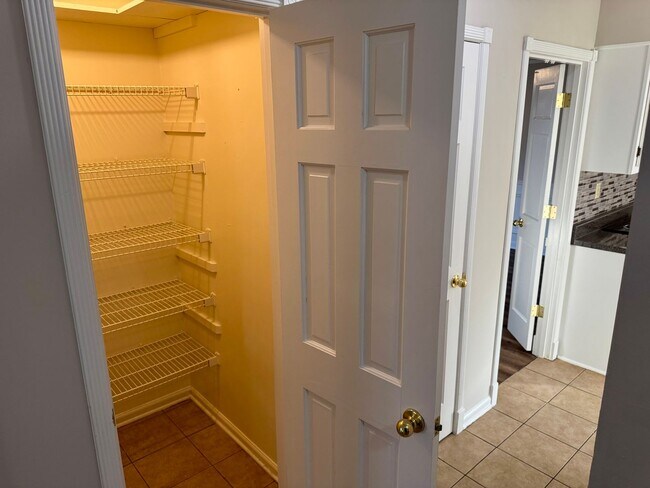 Building Photo - 122 York Haven Dr