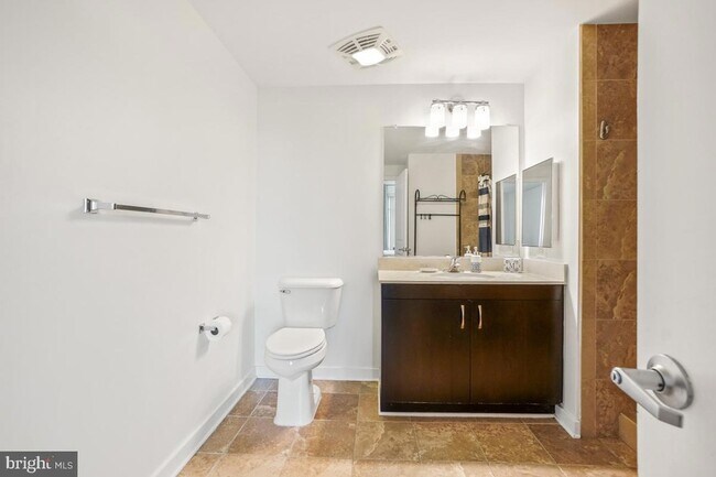 Building Photo - 475 K St NW