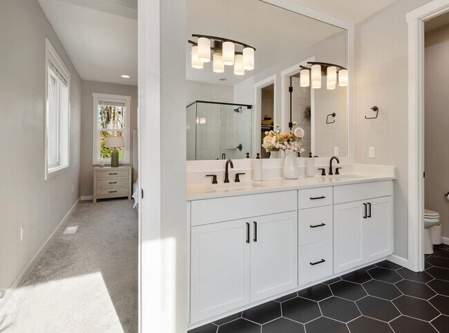 Building Photo - Newly Remodeled 4bed/2.5bath Home in Gig Harbor!