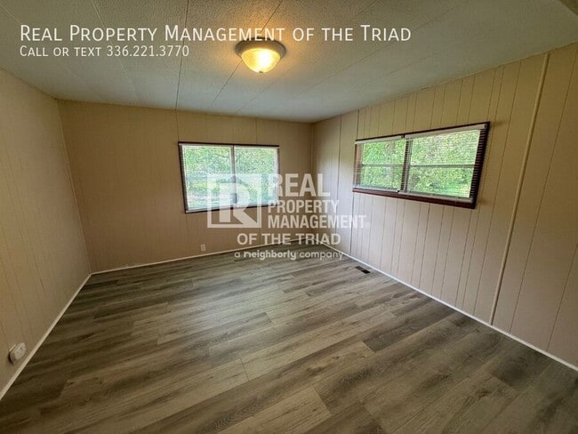 Building Photo - 102 Horseshoe Bend