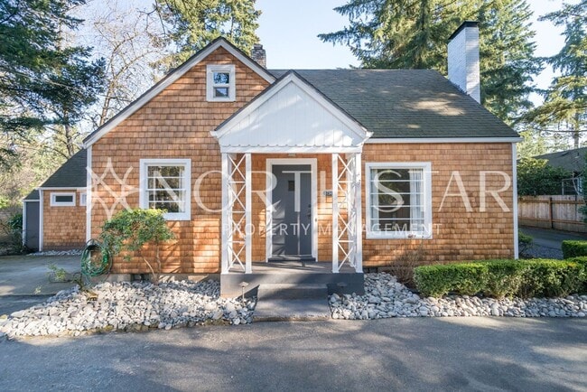 Building Photo - Newly Remodeled Lake Oswego Cottage With Lake Access.