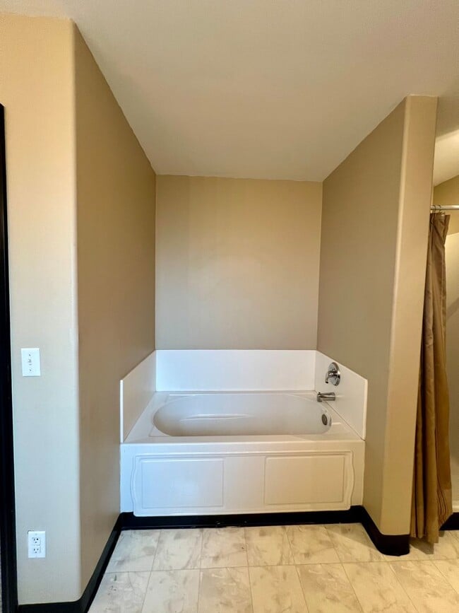 Building Photo - Spacious 3BR/2.5BA Fairbanks Home – Garage...
