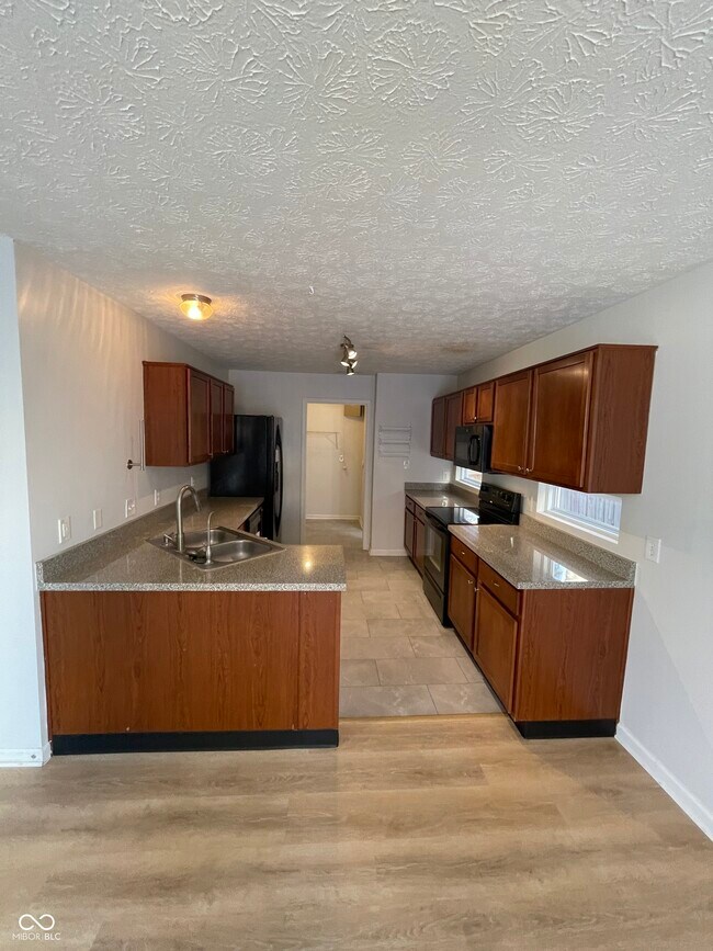 Building Photo - 612 Scotch Pine Dr