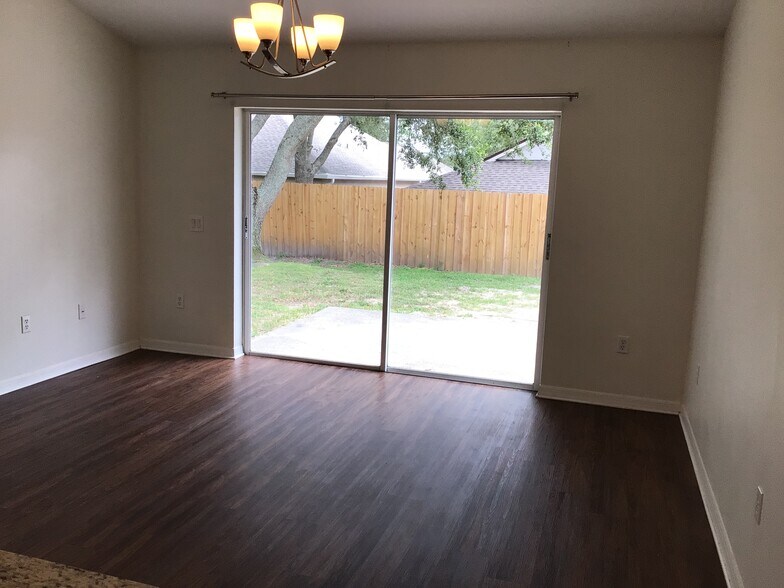 Building Photo - 715 Somerstone Dr