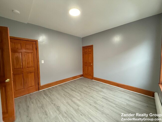 Building Photo - 2A Marshfield St