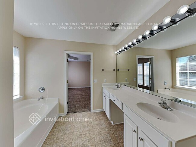 Building Photo - 3009 Azalea Hills Dr