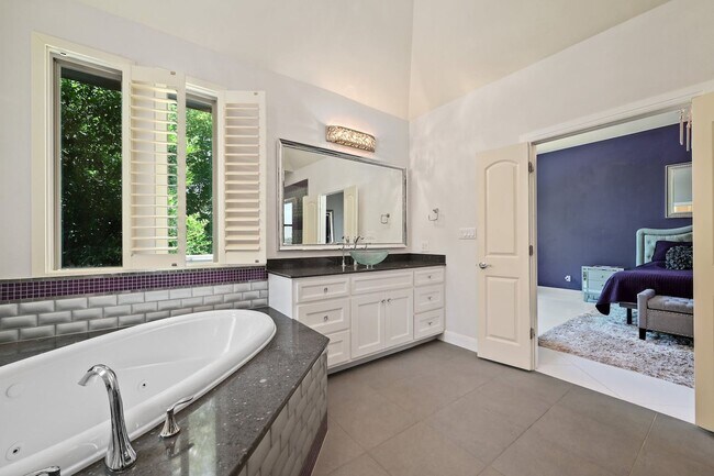 Building Photo - Fully Furnished Modern Home in Rocky Creek!