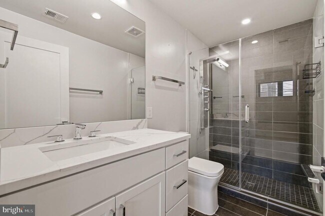 Building Photo - 531 Kennedy St NW