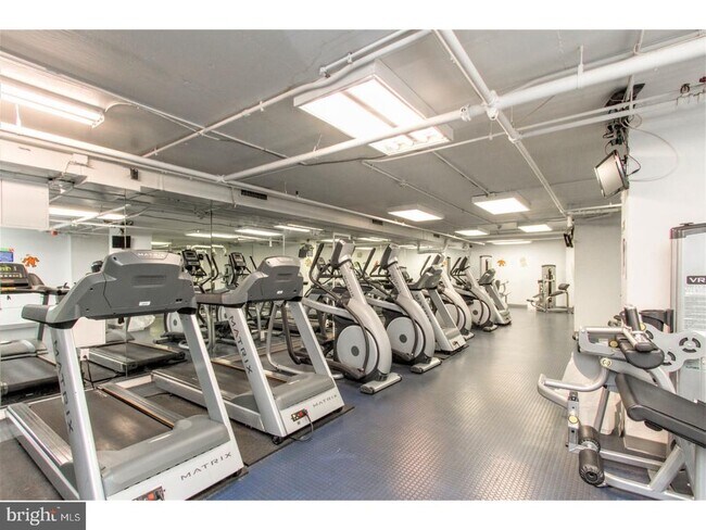 Building Photo - 2101 Chestnut St