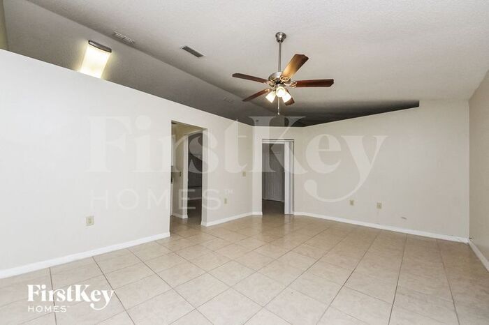 Building Photo - 815 Adour Dr