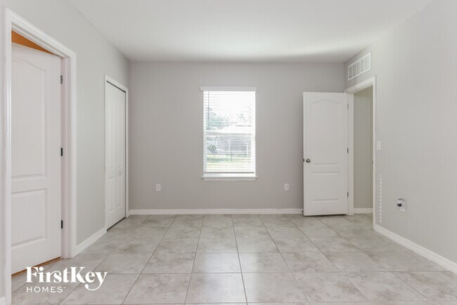 Building Photo - 1810 SW Effland Ave