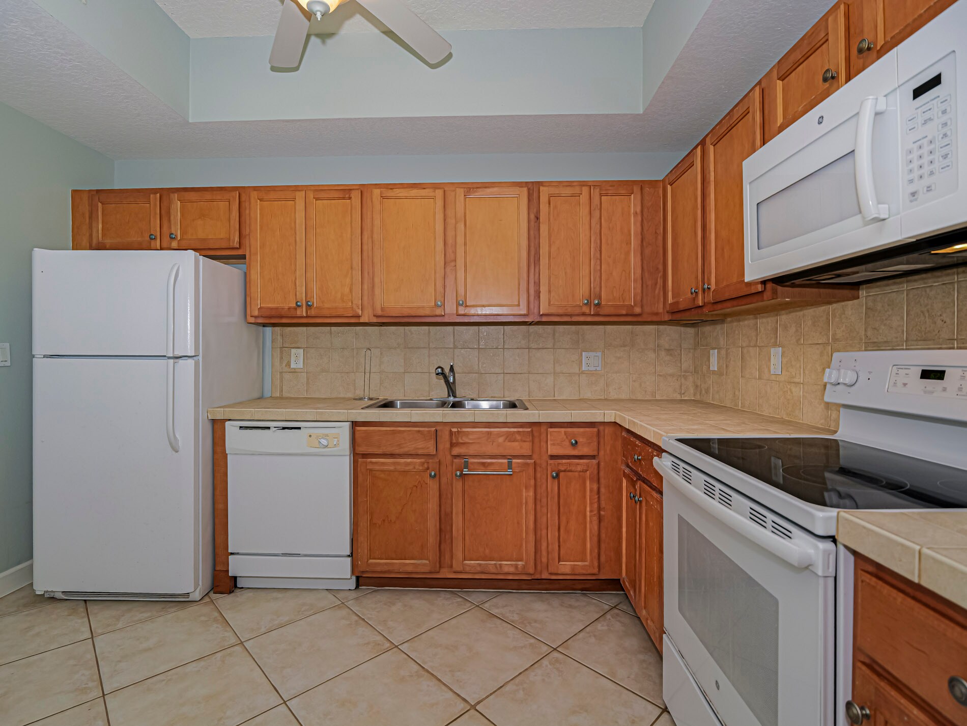 Building Photo - 524 7th Sq