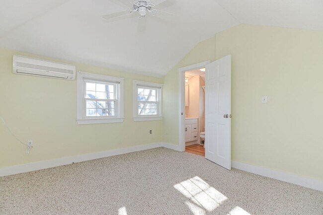 Building Photo - 139R Granite St