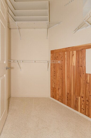 Building Photo - 320 Caldecott Ln